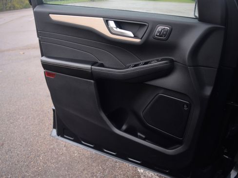 Used 2022 Ford Escape Titanium w/ Titanium Elite Package image 19