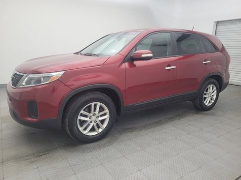 Used 2015 Kia Sorento LX image 2