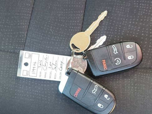 Used 2016 Chrysler 200 Limited image 33