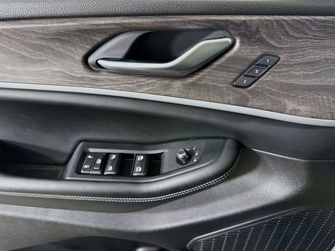 Used 2023 Jeep Grand Cherokee Limited w/ Black Appearance Package image 22