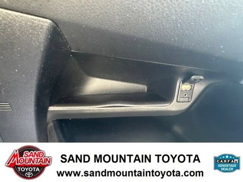 Used 2018 Toyota C-HR XLE FWD image 21