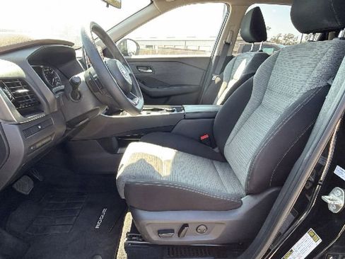 Used 2021 Nissan Rogue SV image 16