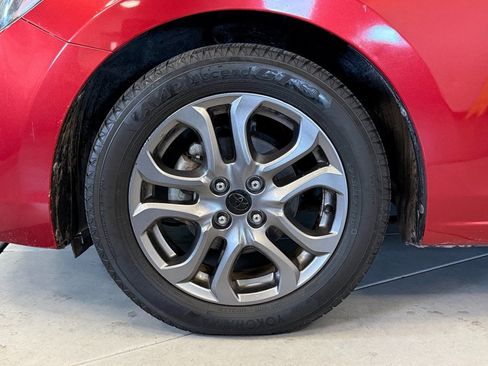Used 2019 Toyota Yaris LE image 25