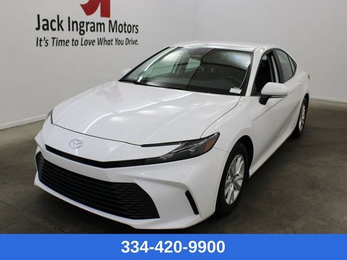 Used 2025 Toyota Camry LE FWD image 1