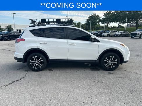Used 2017 Toyota RAV4 LE FWD image 5