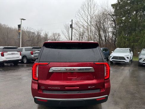 Used 2024 GMC Yukon SLT w/ SLT Luxury Package RWD image 9
