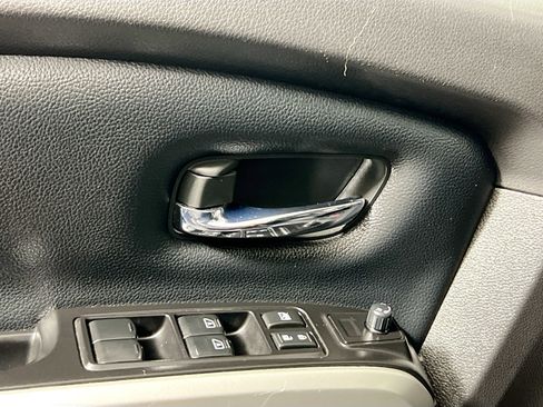 Used 2017 Nissan Titan SV RWD image 16