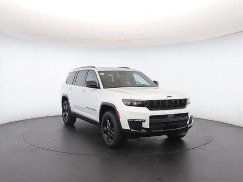 New 2025 Jeep Grand Cherokee L Limited w/ Black Appearance Package image 34