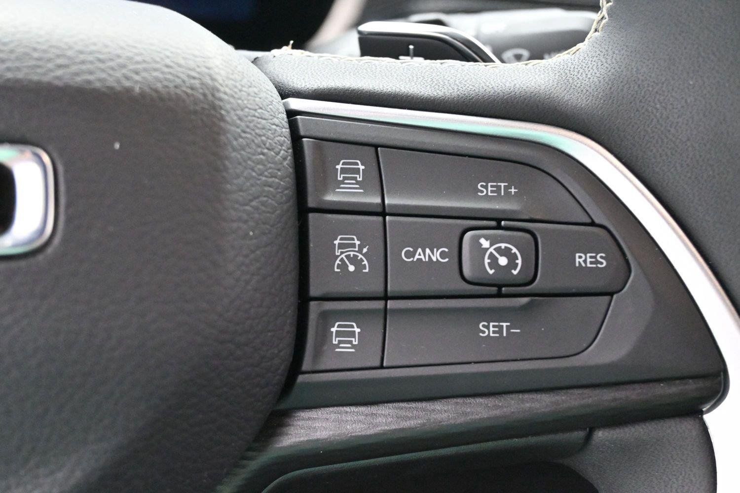 Used 2024 Jeep Grand Cherokee L Altitude AWD/4WD image 20