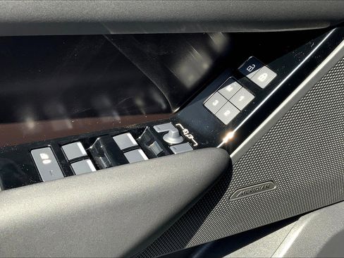 New 2026 Land Rover Range Rover Velar Dynamic SE image 21