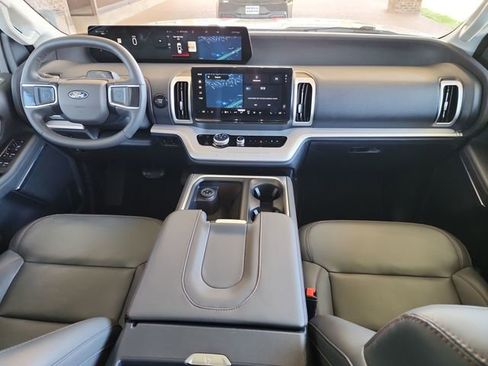 Used 2025 Ford Expedition Active image 14