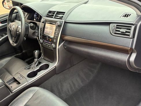 Used 2017 Toyota Camry XLE FWD image 38