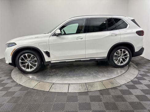 New 2026 BMW X5 xDrive50e w/ Executive Package image 16