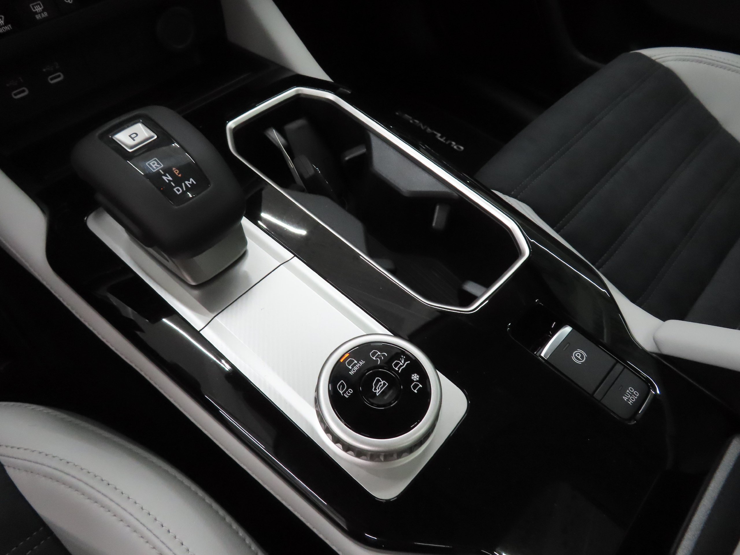New 2026 Mitsubishi Outlander SE FWD image 15
