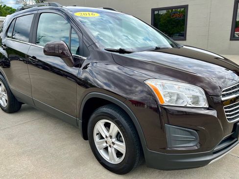 Used 2016 Chevrolet Trax LT w/ LT Convenience Package AWD/4WD image 1