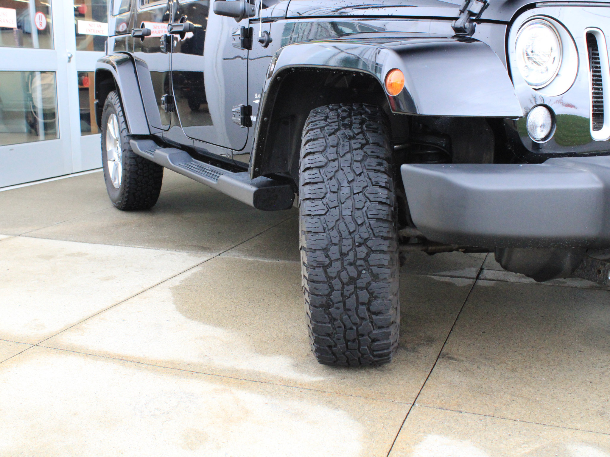 Used 2017 Jeep Wrangler Unlimited Sahara w/ Dual Top Group AWD/4WD image 33