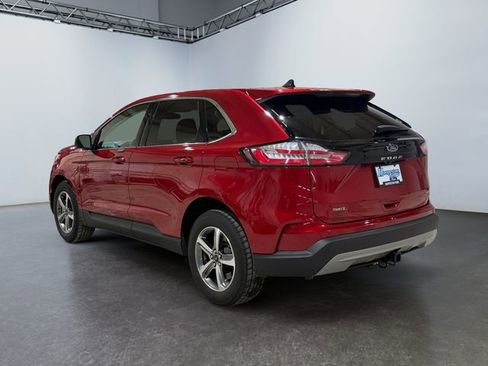 Used 2023 Ford Edge SEL w/ Convenience Package image 3
