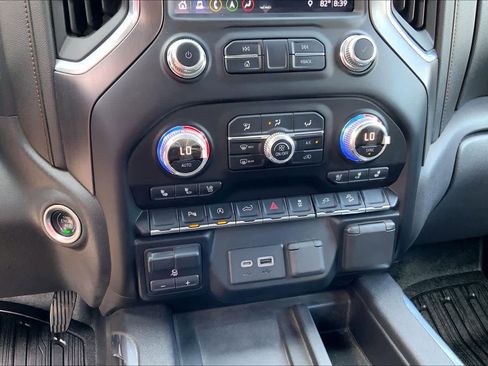 Used 2019 GMC Sierra 1500 AT4 w/ AT4 Premium Package AWD/4WD image 32