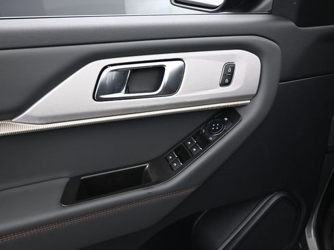 New 2026 Ford Explorer Active RWD image 10