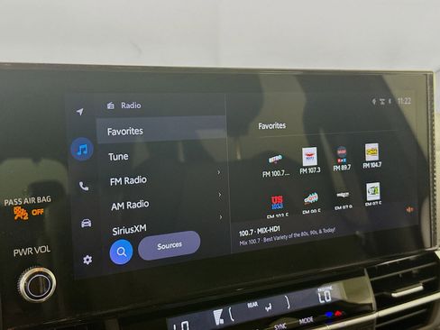 Used 2025 Toyota Sienna XLE FWD image 17