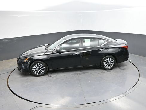 Used 2025 Nissan Altima 2.5 SV FWD image 28