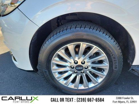 Used 2018 Lincoln Navigator Premiere image 8