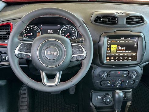 Used 2023 Jeep Renegade Latitude w/ Sun/Sound Group AWD/4WD image 14
