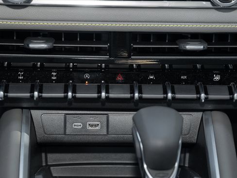 New 2026 Chevrolet Colorado ZR2 w/ Off-Road Front Bumper Package image 34