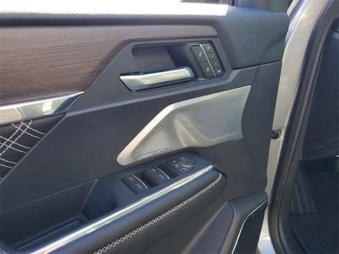 Used 2025 GMC Acadia Denali w/ Super Cruise Package image 26