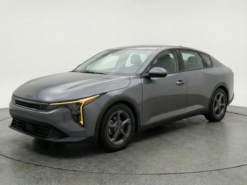 Used 2025 Kia K4 FWD image 3