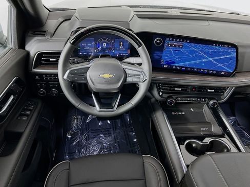 New 2025 Chevrolet Suburban Premier image 24