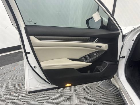 Used 2021 Honda Accord Touring image 11