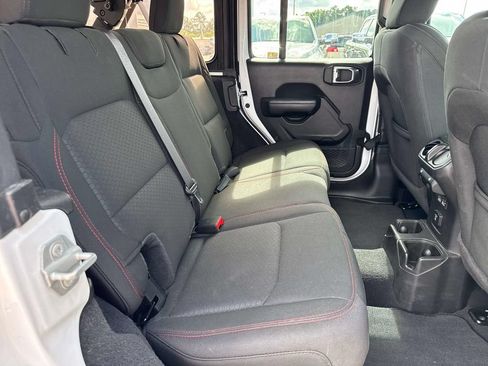 Used 2023 Jeep Wrangler Unlimited Rubicon w/ Cold Weather Group AWD/4WD image 14
