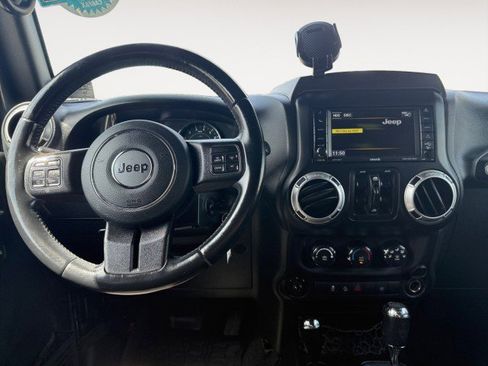 Used 2017 Jeep Wrangler Unlimited Sahara w/ Connectivity Group AWD/4WD image 4