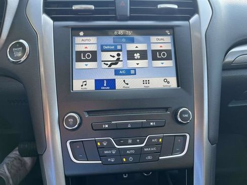 Used 2018 Ford Fusion SE w/ Fusion SE Technology Package FWD image 28