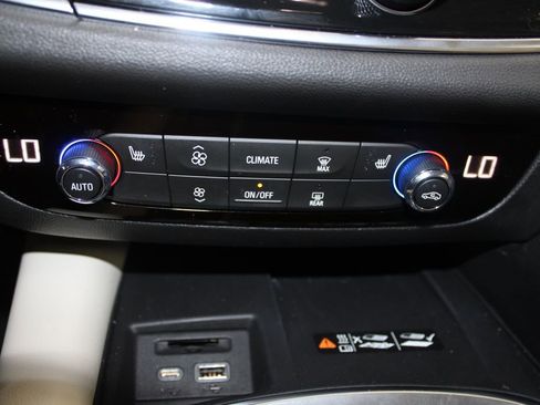 Used 2024 Buick Enclave Essence w/ Technology Package image 32