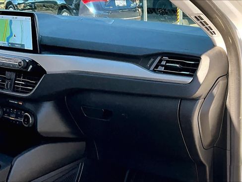 Used 2022 Ford Escape SEL image 18