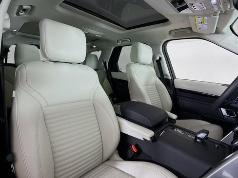 Used 2024 Land Rover Discovery S AWD/4WD image 14