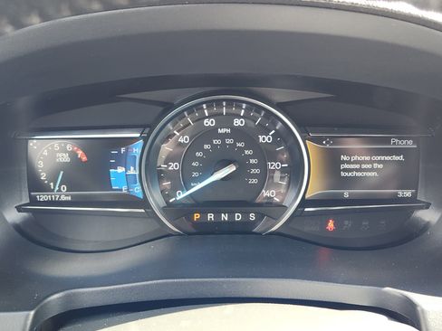 Used 2017 Ford Explorer XLT w/ Equipment Group 202A AWD/4WD image 23