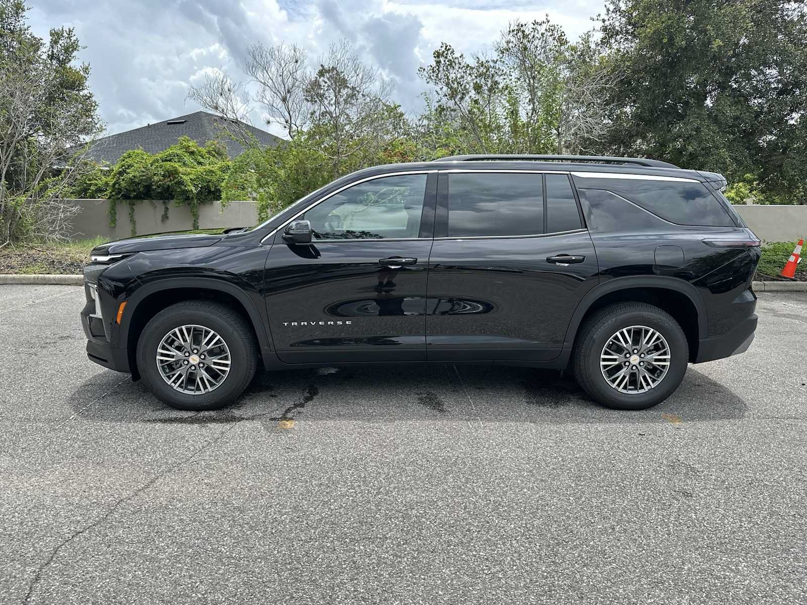 New 2026 Chevrolet Traverse LT w/ LPO, Floor Liner Package FWD image 3