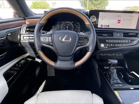 Used 2025 Lexus ES 300h w/ Accessory Package (Z2) FWD image 6