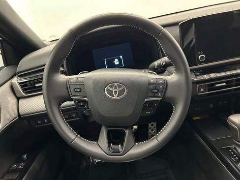 Used 2025 Toyota Camry SE image 25