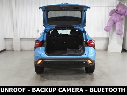 New 2026 Chevrolet Trax RS w/ Sunroof Package image 32