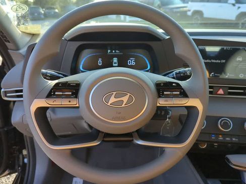 New 2026 Hyundai Elantra SE FWD image 23