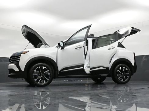New 2026 Nissan Kicks SV w/ SV Premium Package AWD/4WD image 36