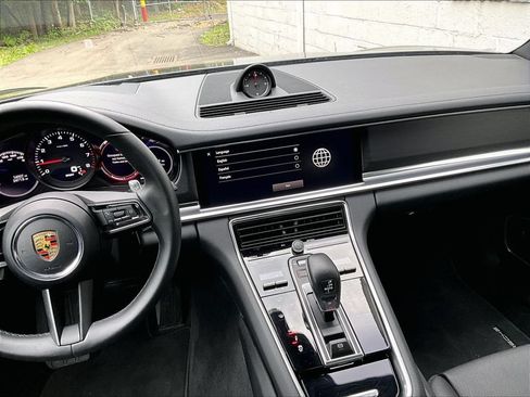 Certified 2023 Porsche Panamera 4 Platinum Edition AWD/4WD image 10