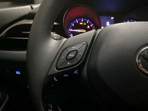 Used 2019 Toyota C-HR XLE FWD image 31