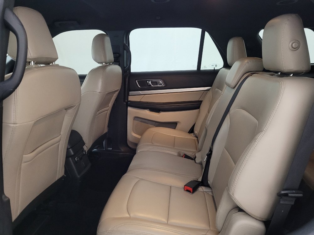 Used 2019 Ford Explorer XLT w/ Equipment Group 202A AWD/4WD image 18