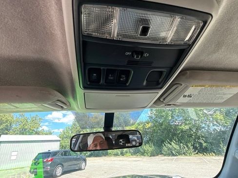 Used 2015 Toyota 4Runner SR5 AWD/4WD image 18