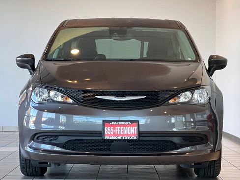 Used 2023 Chrysler Voyager LX image 9